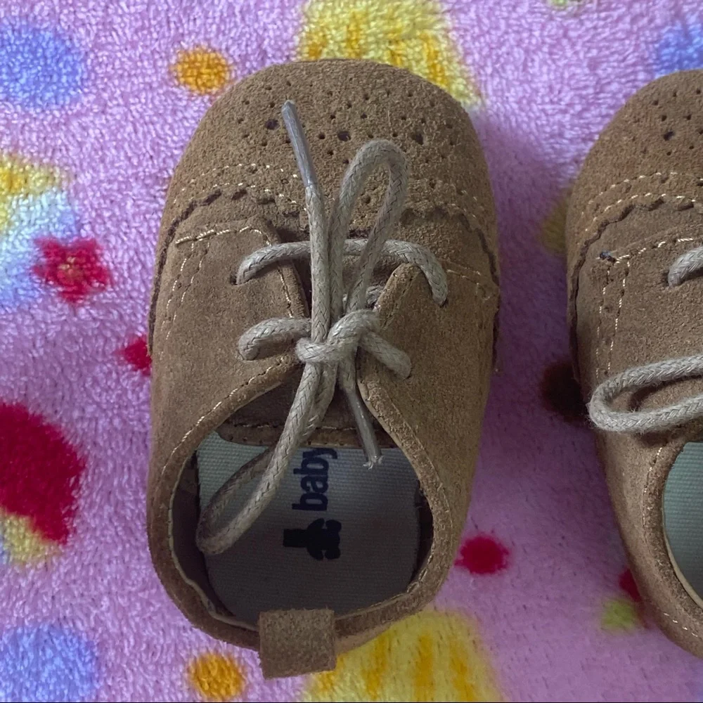 GAP Baby Boys Size 0-3 Months Tan / Brown Classic Suede Brogue Booties